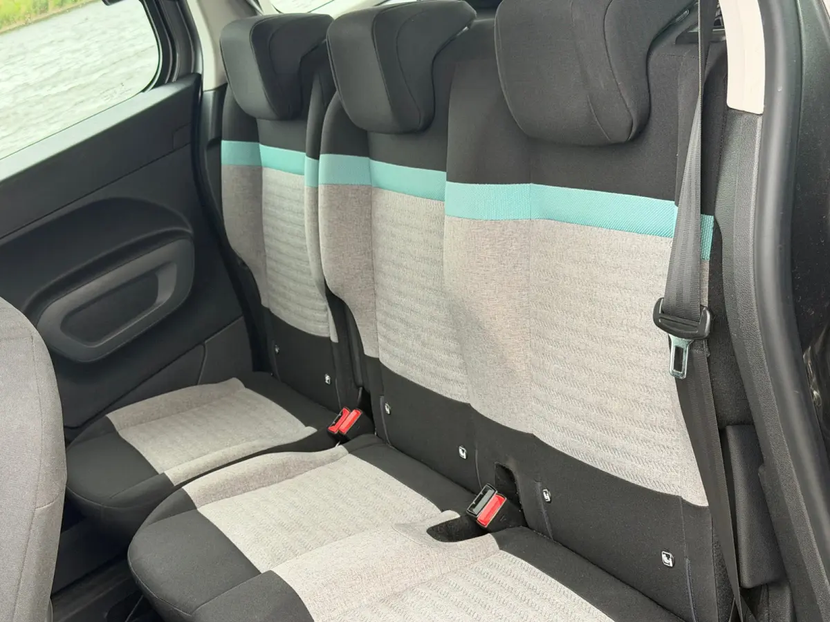 1.2 PureTech Feel Pack - Gris Platinium - Navigatie/Carplay/Clima/Cruise