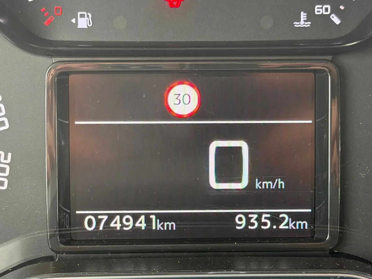 1.2 PureTech Feel Pack - Gris Platinium - Navigatie/Carplay/Clima/Cruise