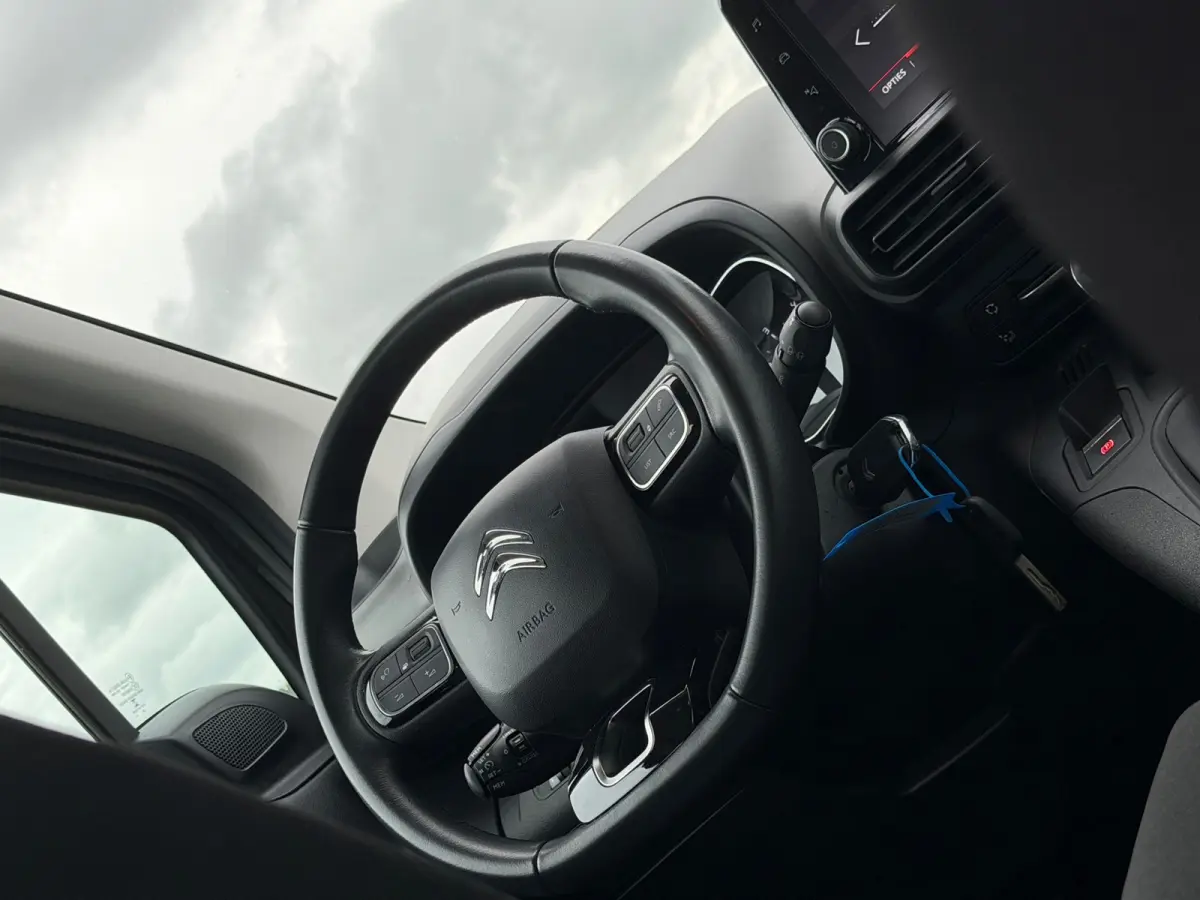 1.2 PureTech Feel Pack - Gris Platinium - Navigatie/Carplay/Clima/Cruise