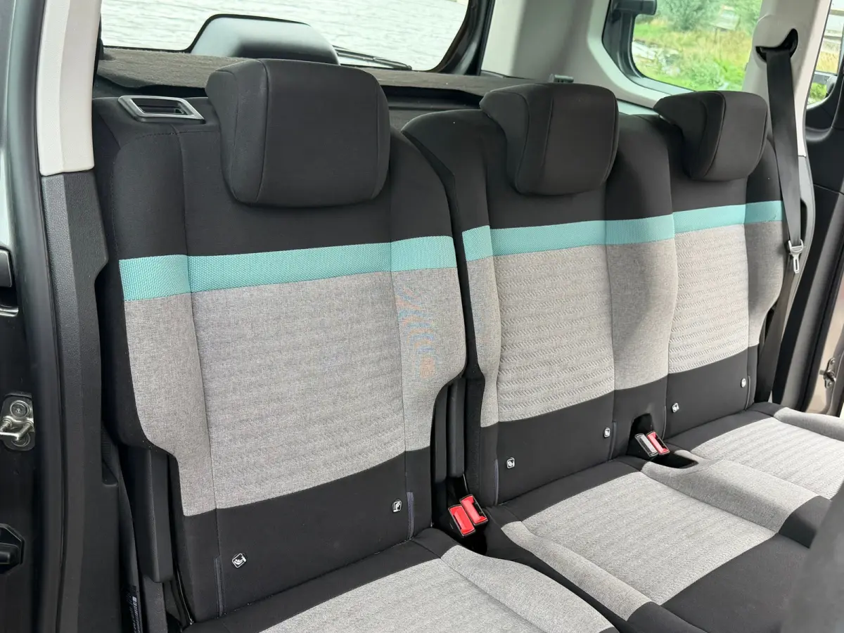 1.2 PureTech Feel Pack - Gris Platinium - Navigatie/Carplay/Clima/Cruise