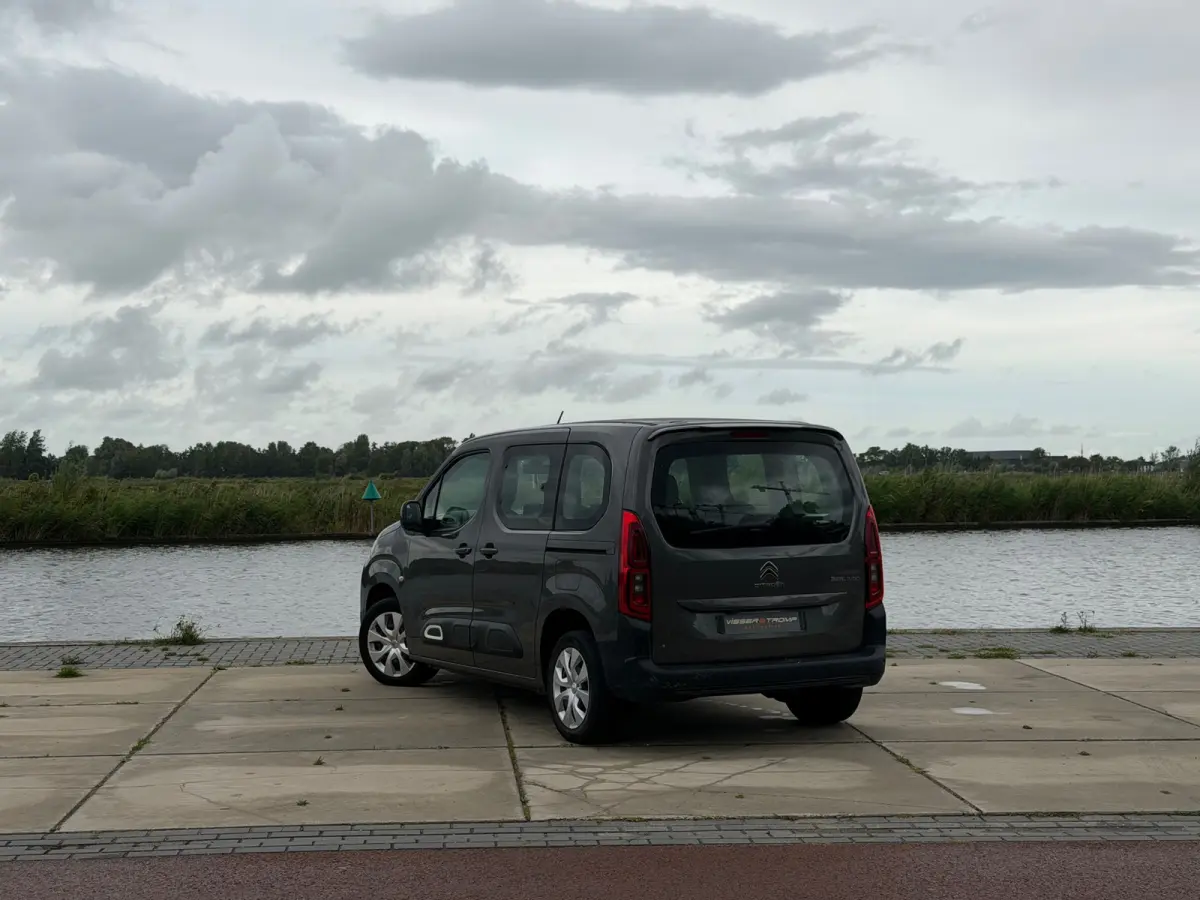 1.2 PureTech Feel Pack - Gris Platinium - Navigatie/Carplay/Clima/Cruise