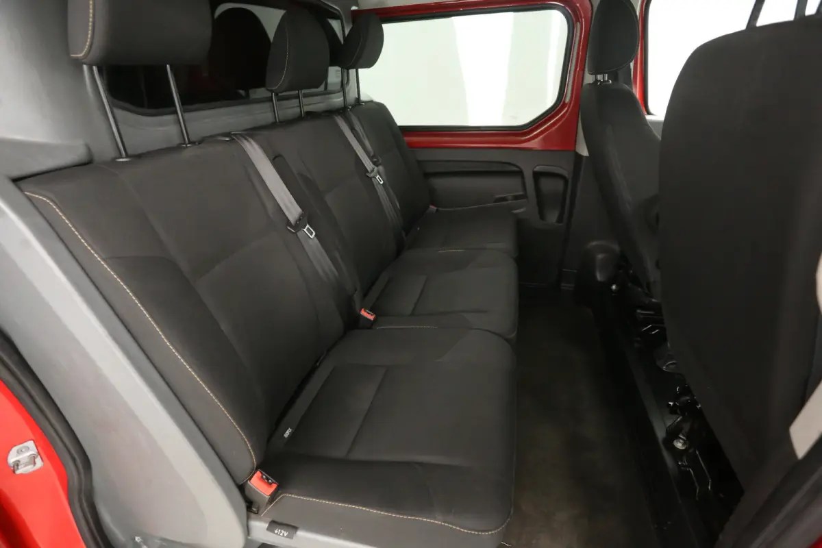1.6 dCi T29 L2H1 | Dubbele Cabine | Airco | Cruise | Trekhaak | Parkeersens. | Imperiaal