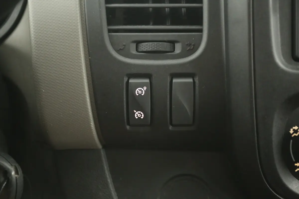 1.6 dCi T29 L2H1 | Dubbele Cabine | Airco | Cruise | Trekhaak | Parkeersens. | Imperiaal