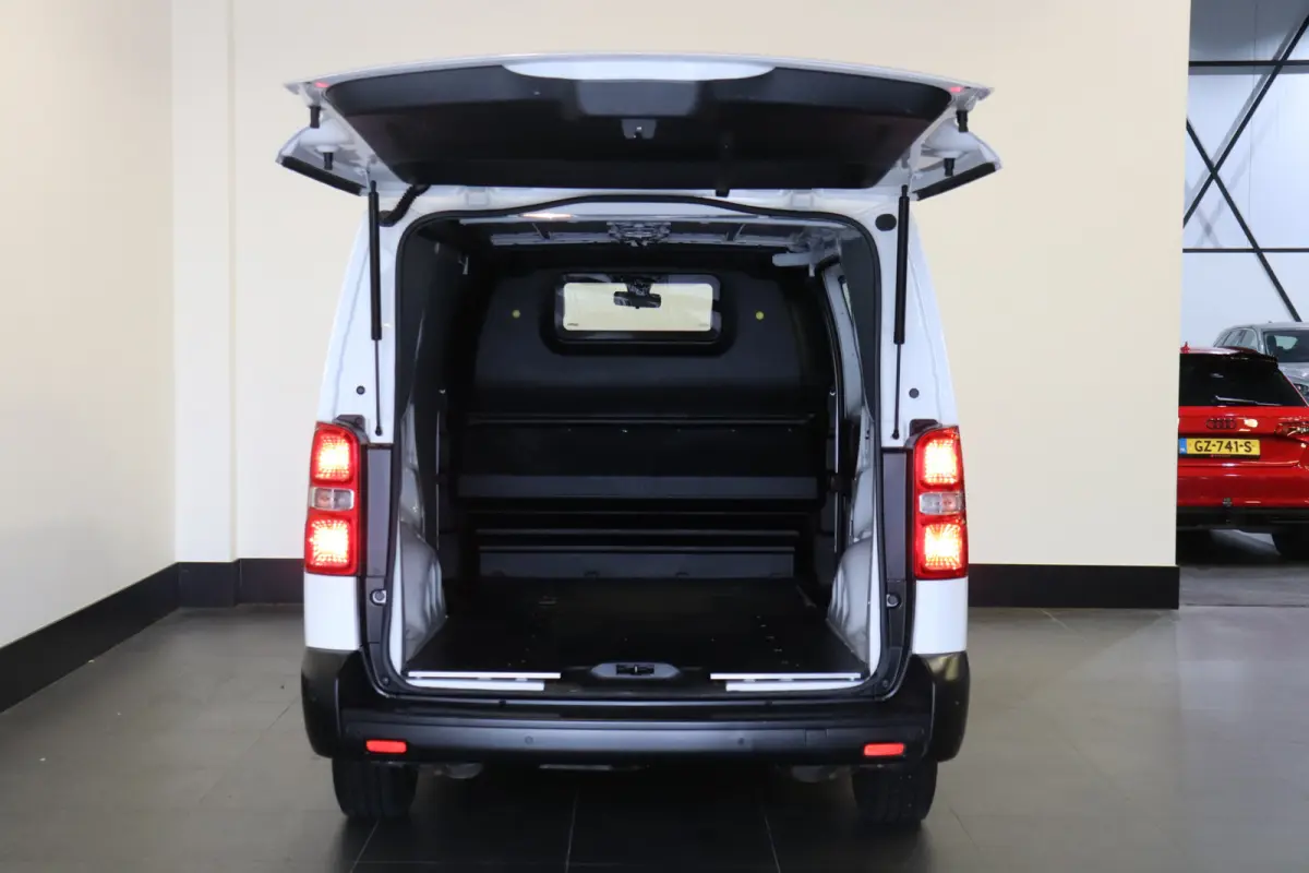 2.0 BlueHDI 122PK L3 EURO 6 - A/C Climate - Cruise - PDC - € 10.950,- Excl.