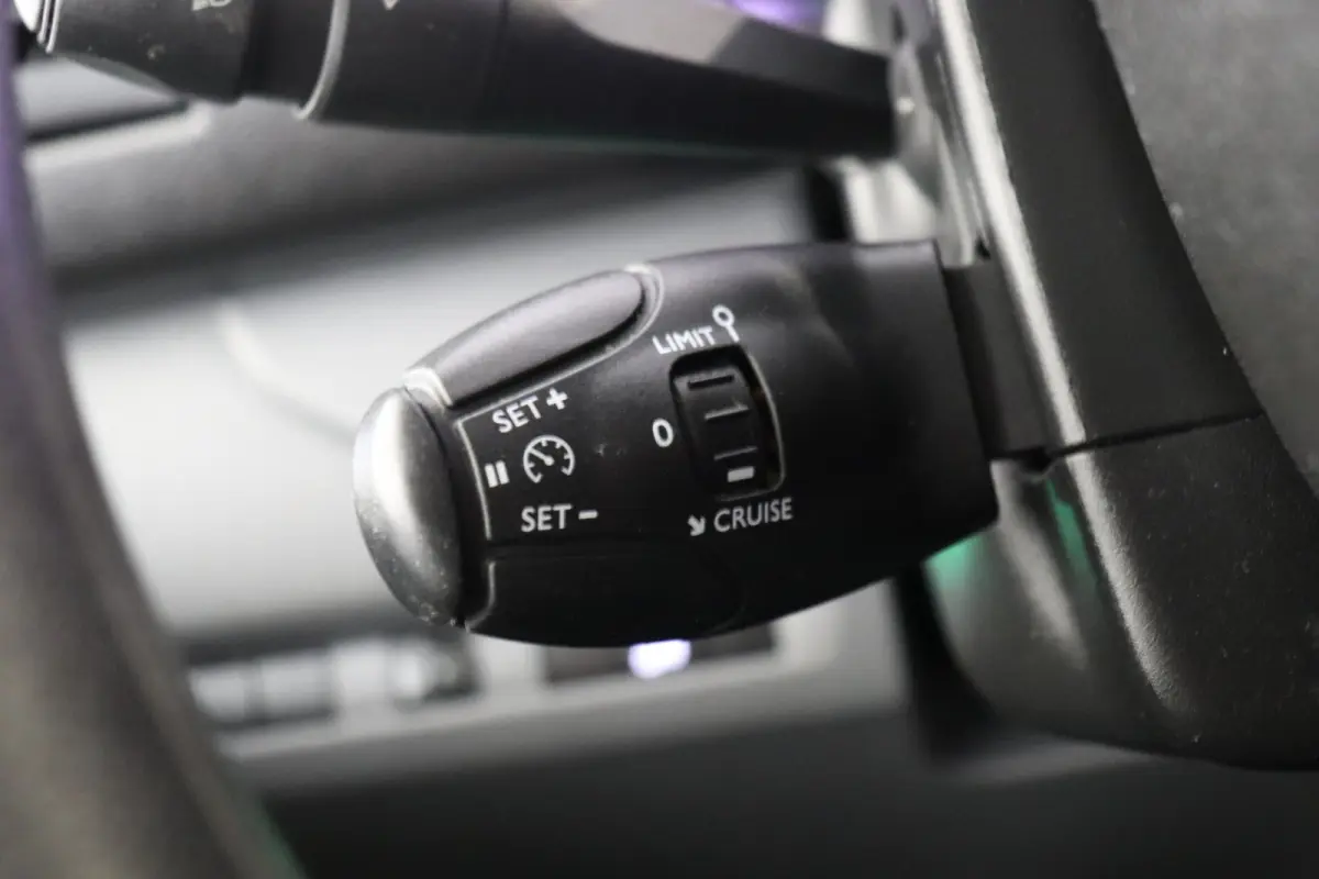 2.0 BlueHDI 122PK L3 EURO 6 - A/C Climate - Cruise - PDC - € 10.950,- Excl.