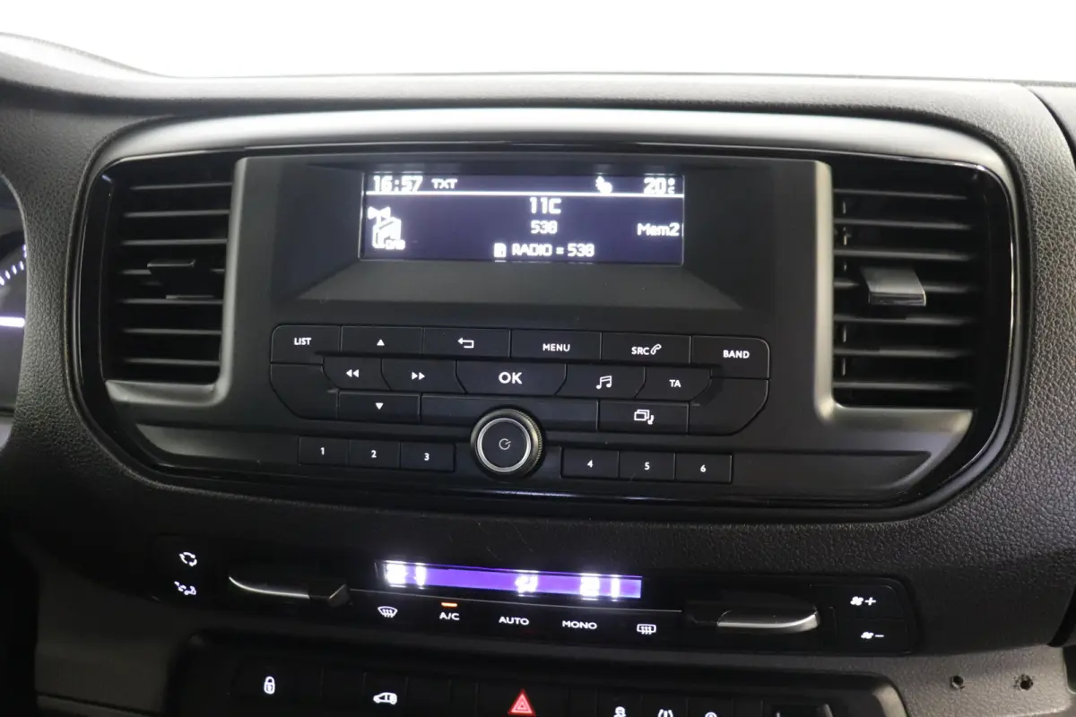 2.0 BlueHDI 122PK L3 EURO 6 - A/C Climate - Cruise - PDC - € 10.950,- Excl.