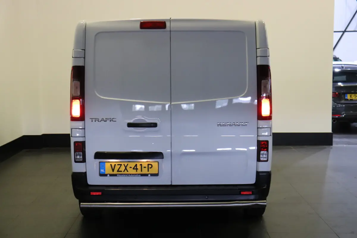 2.0 dCi 130PK L2 EURO 6 - Airco - Navi - Cruise - € 15.900,- Excl.