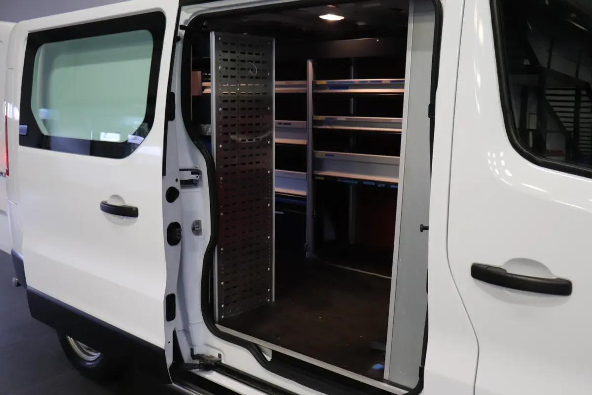 2.0 dCi 130PK L2 EURO 6 - Airco - Navi - Cruise - € 15.900,- Excl.