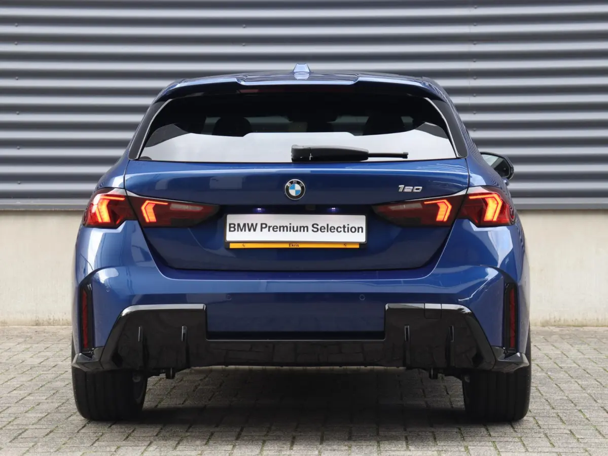 5-deurs 120 | M Sportpakket Pro | Panodak | Individual Lak | Elektr. Stoelen | Harman Kardon | Driving Assistant Plus | M Sportstoelen | Comfort Access | 19'' LMV