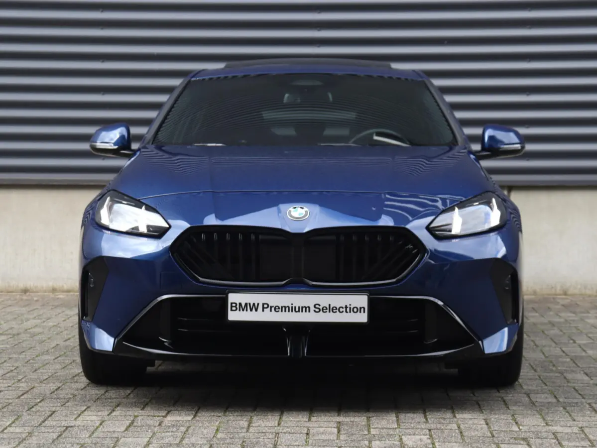5-deurs 120 | M Sportpakket Pro | Panodak | Individual Lak | Elektr. Stoelen | Harman Kardon | Driving Assistant Plus | M Sportstoelen | Comfort Access | 19'' LMV