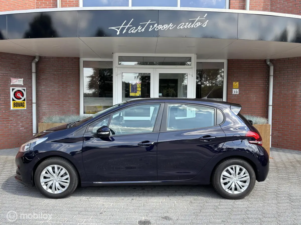 1.2 PureTech Active Automaat met maar 40.657km | PDC Achter | Navigatie | Cruise | Bluetoo