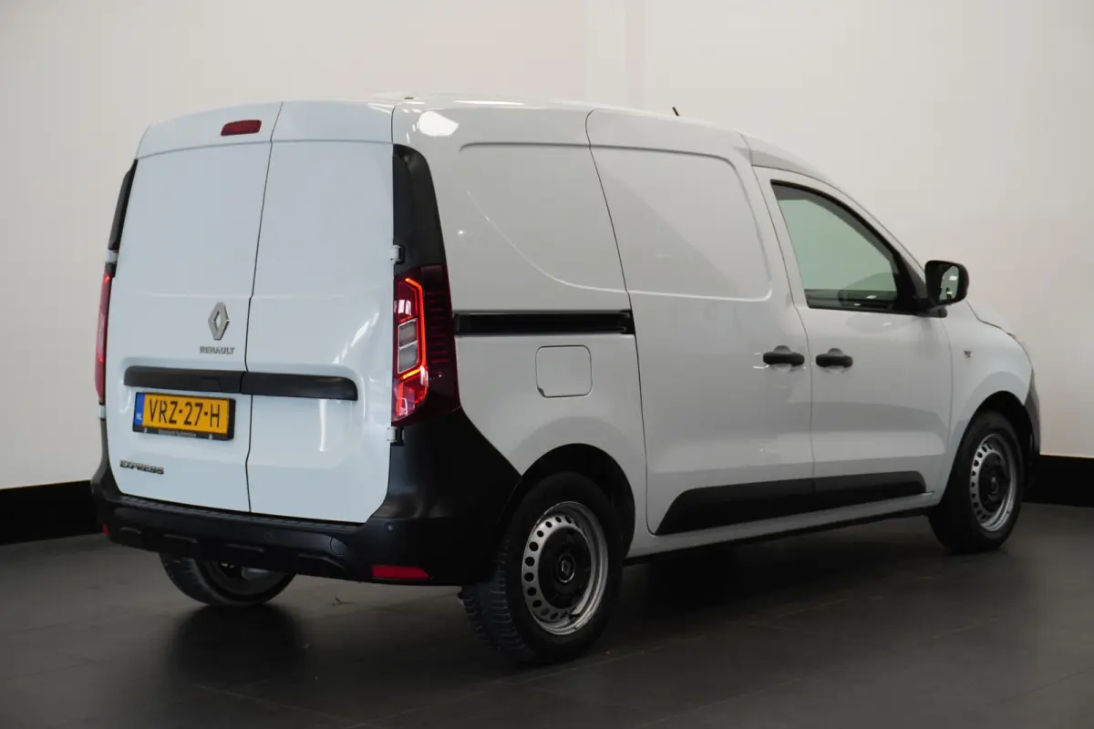 1.5 dCi EURO 6 - Airco - Cruise - PDC - € 10.900,- Excl.