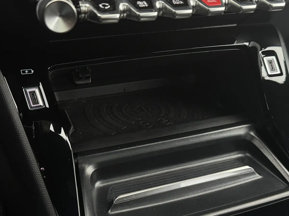 1.2 Hybrid 145 GT Panoramadak, Carplay