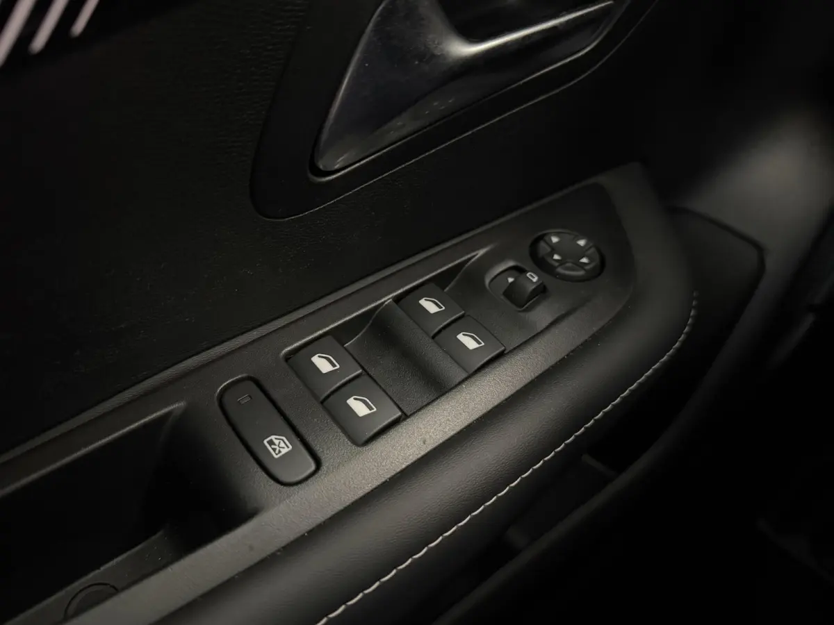 1.2 PureTech 75 Active | Airco | Navigatie | Parkeerhulp | Apple CarPlay/Android Auto