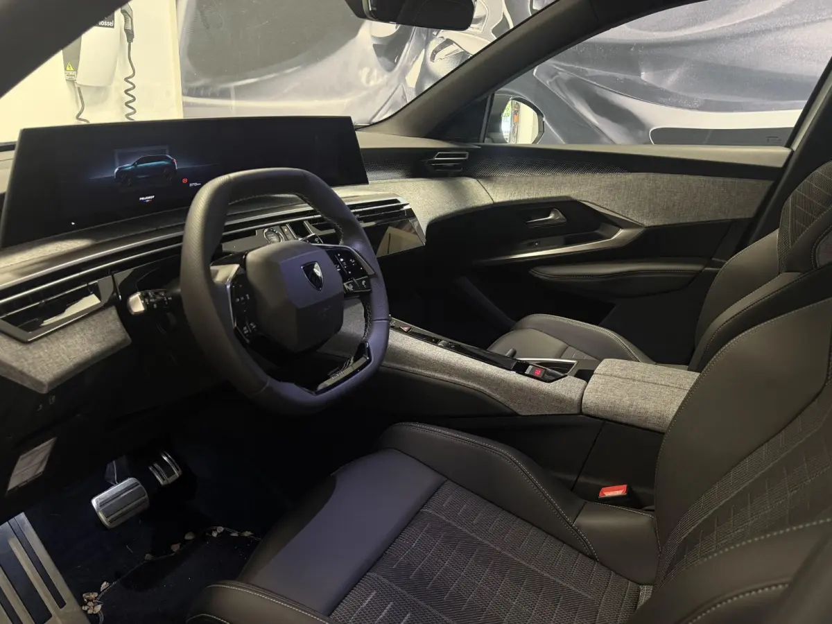 1.6 Plug-in Hybrid 195 GT 7p | Panoramisch schuifdak | Adaptieve Cruise Control | 360 Camera | Apple Carplay/Android Auto