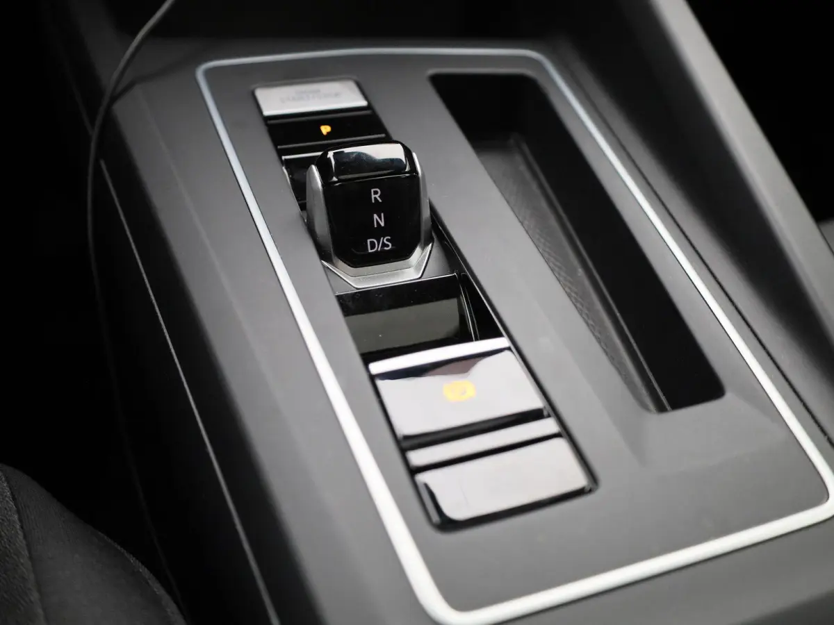 1.5 eHybrid Life Edition 204 PK| Origineel Nederlands | 1e Eigenaar | Panoramadak | Stoelverwarming | Stuurwielverwarming | Achteruitrijcamera | Parkeersensoren | Digitale Cockpit Pro | 19 I