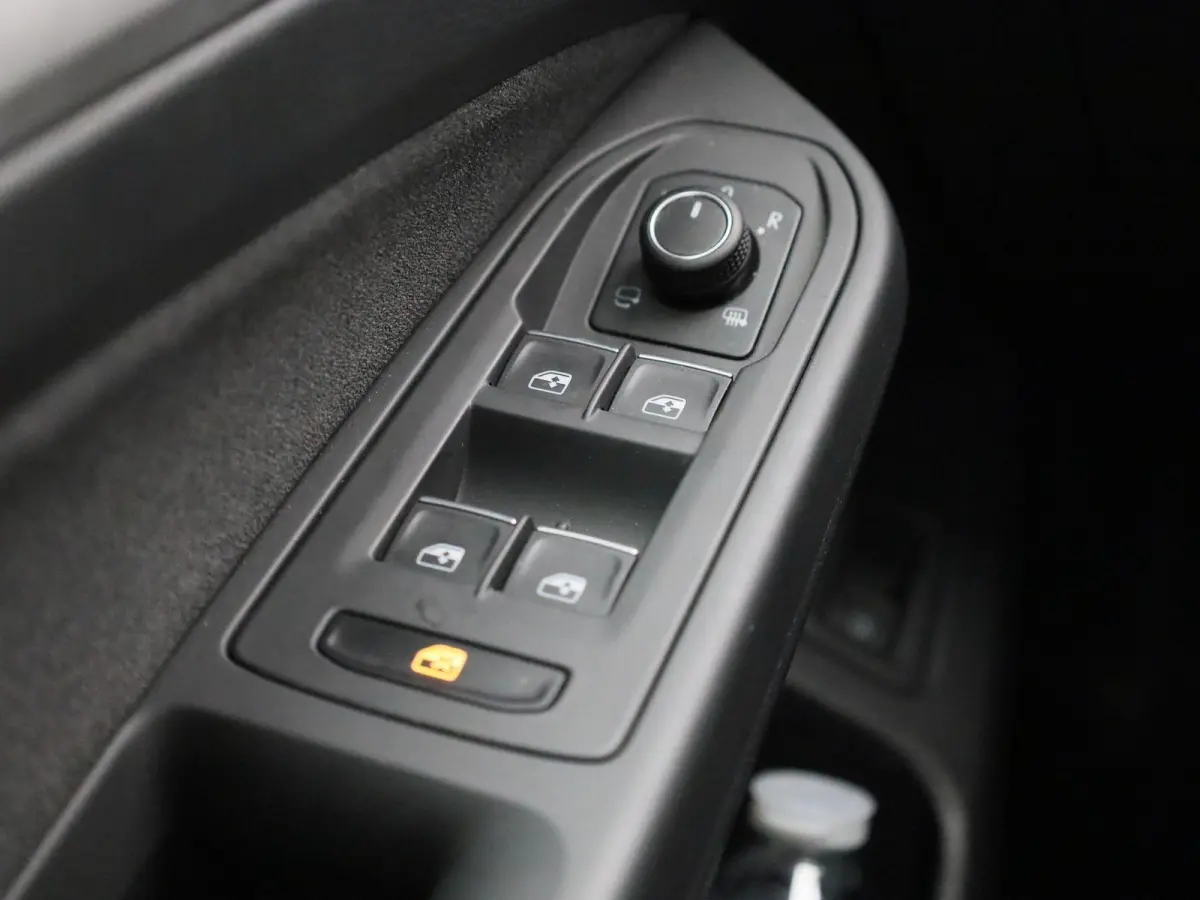 1.5 eHybrid Life Edition 204 PK| Origineel Nederlands | 1e Eigenaar | Panoramadak | Stoelverwarming | Stuurwielverwarming | Achteruitrijcamera | Parkeersensoren | Digitale Cockpit Pro | 19 I