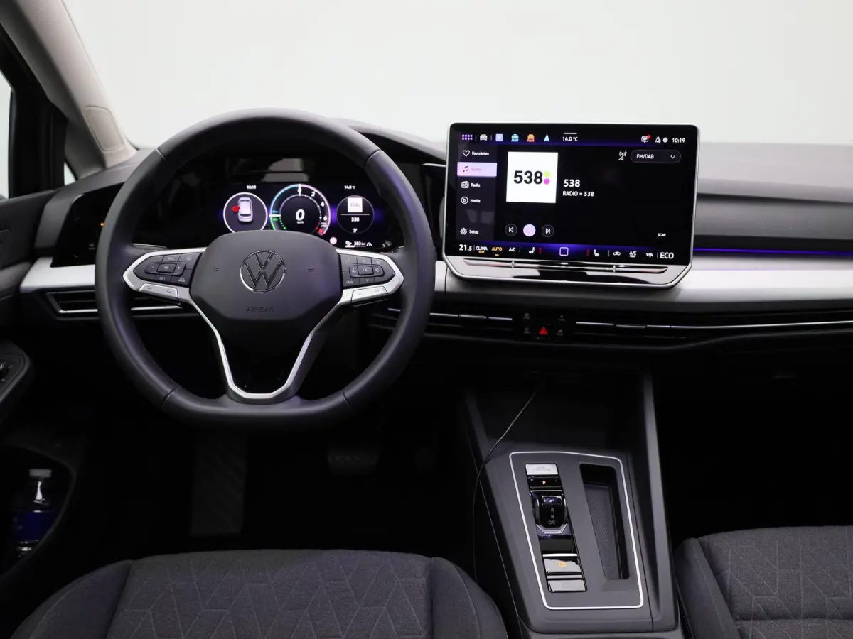 1.5 eHybrid Life Edition 204 PK| Origineel Nederlands | 1e Eigenaar | Panoramadak | Stoelverwarming | Stuurwielverwarming | Achteruitrijcamera | Parkeersensoren | Digitale Cockpit Pro | 19 I