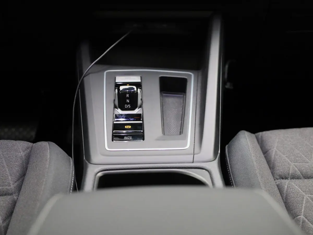 1.5 eHybrid Life Edition 204 PK| Origineel Nederlands | 1e Eigenaar | Panoramadak | Stoelverwarming | Stuurwielverwarming | Achteruitrijcamera | Parkeersensoren | Digitale Cockpit Pro | 19 I