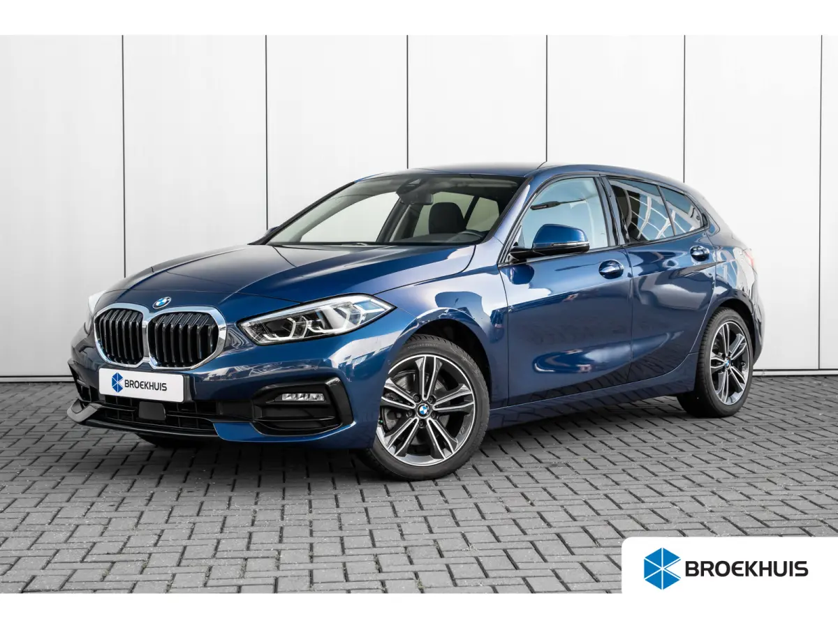 118i Automaat | Camera | Stoelverwarming l Cruise control | Navigatie | 17" LMV l Digital Dash l Full LED l