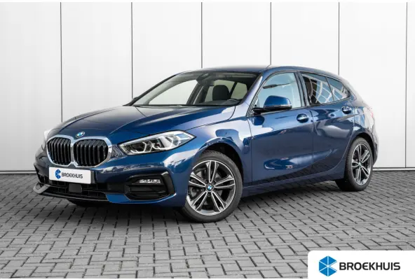 118i Automaat | Camera | Stoelverwarming l Cruise control | Navigatie | 17" LMV l Digital Dash l Full LED l