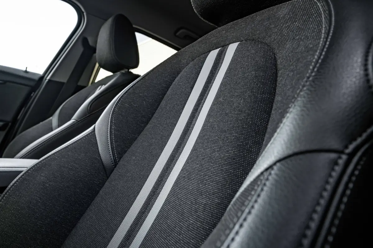 118i Automaat | Camera | Stoelverwarming l Cruise control | Navigatie | 17" LMV l Digital Dash l Full LED l