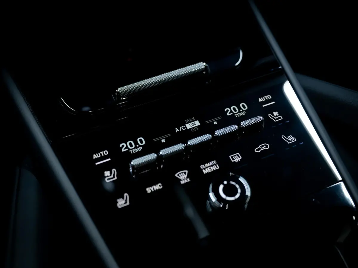 3.0 E-Hybrid Black Edition | SportDesign | Trekhaak | Achterasbest. | Sportuitlaat | HUD | Bijrijdersdisplay |