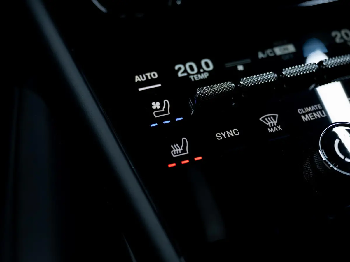 3.0 E-Hybrid Black Edition | SportDesign | Trekhaak | Achterasbest. | Sportuitlaat | HUD | Bijrijdersdisplay |