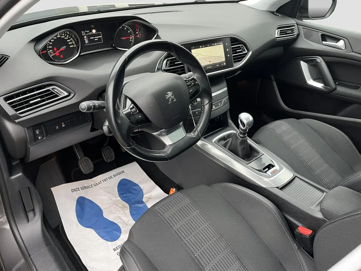 1.2 PureTech Allure | NAV. | PANORAMA | APPLE CARPLAY / ANDROID AUTO |