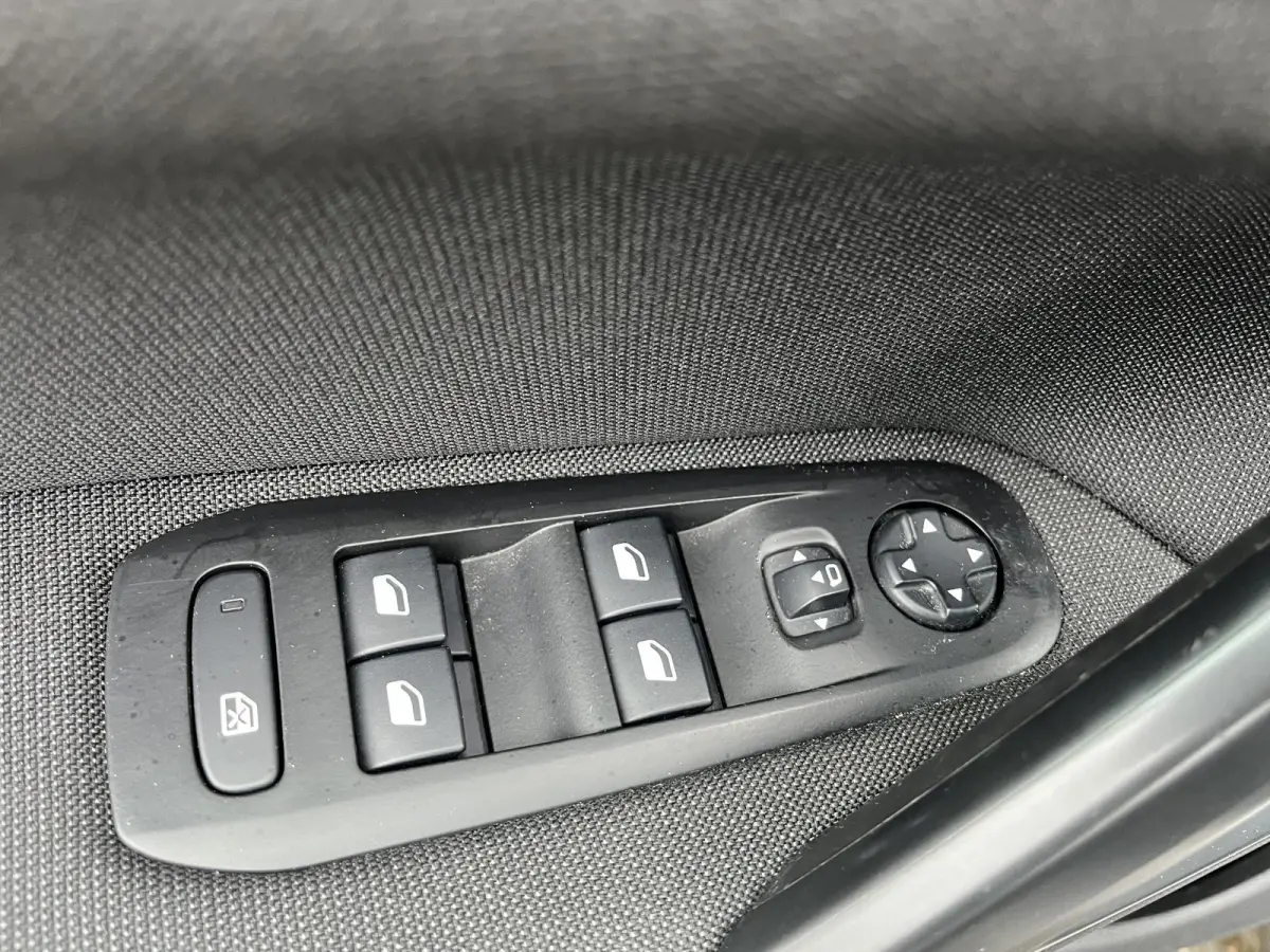 1.2 PureTech Allure | NAV. | PANORAMA | APPLE CARPLAY / ANDROID AUTO |