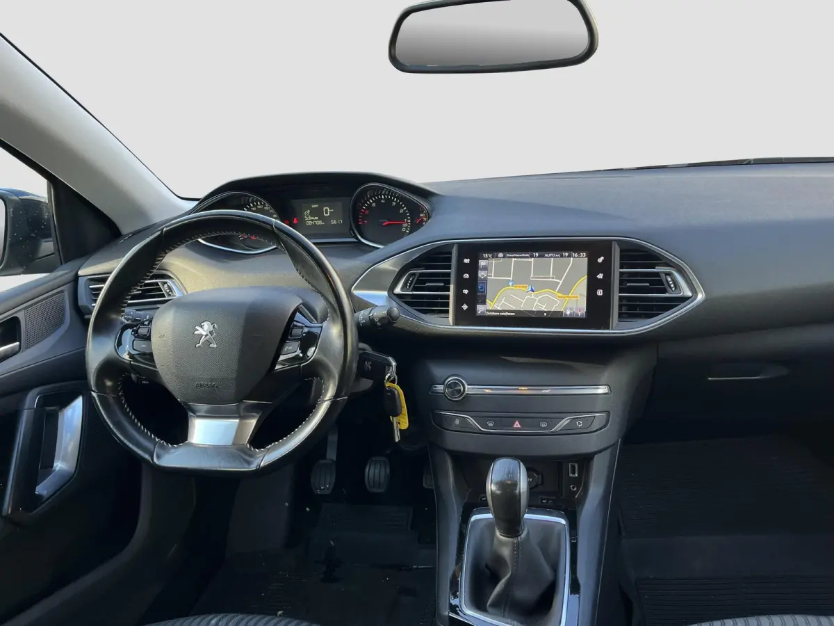 1.2 PureTech Active | NAV. | STOELVERW. | AFN. TREKHAAK |