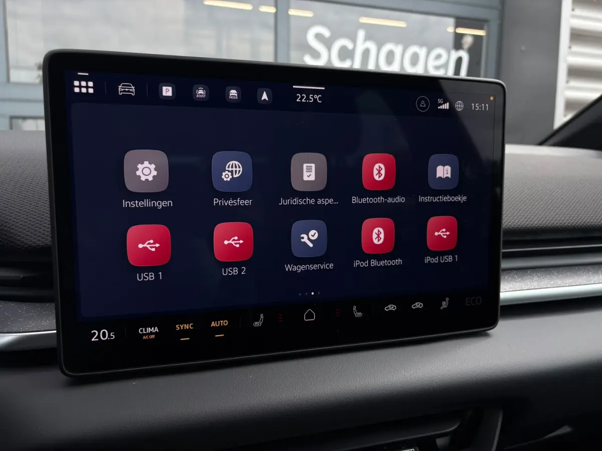 Trend | Automatische afstandsregeling (Adaptive Cruise Control) | Buitenspiegels elektrisch instel-, verwarm- en inklapbaar | Koplampverlichting LED