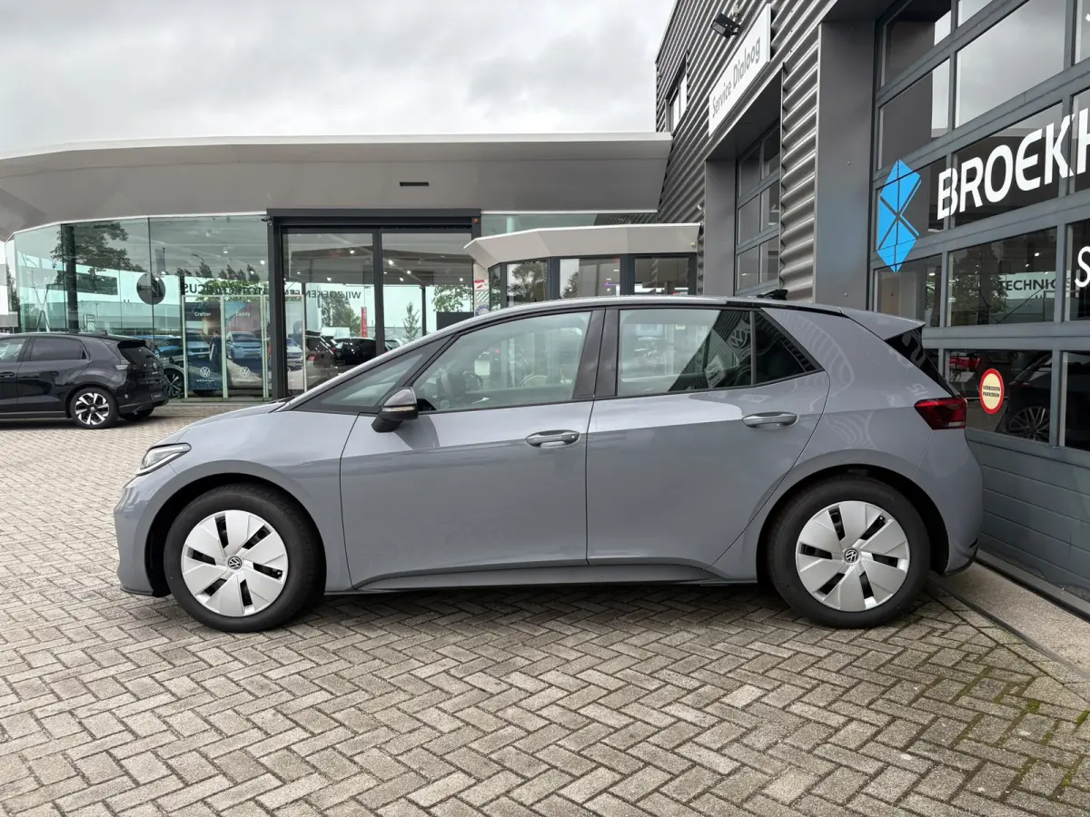 Trend | Automatische afstandsregeling (Adaptive Cruise Control) | Buitenspiegels elektrisch instel-, verwarm- en inklapbaar | Koplampverlichting LED