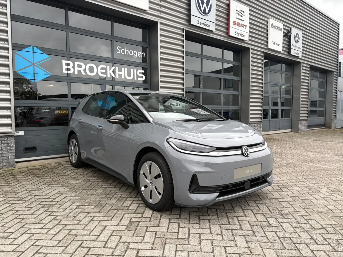 Trend | Automatische afstandsregeling (Adaptive Cruise Control) | Buitenspiegels elektrisch instel-, verwarm- en inklapbaar | Koplampverlichting LED