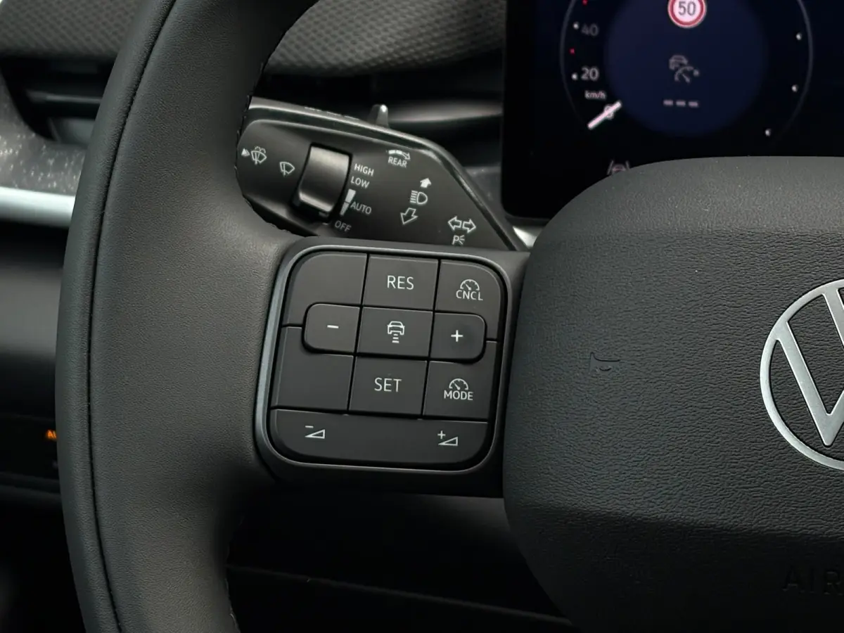 Trend | Automatische afstandsregeling (Adaptive Cruise Control) | Buitenspiegels elektrisch instel-, verwarm- en inklapbaar | Koplampverlichting LED