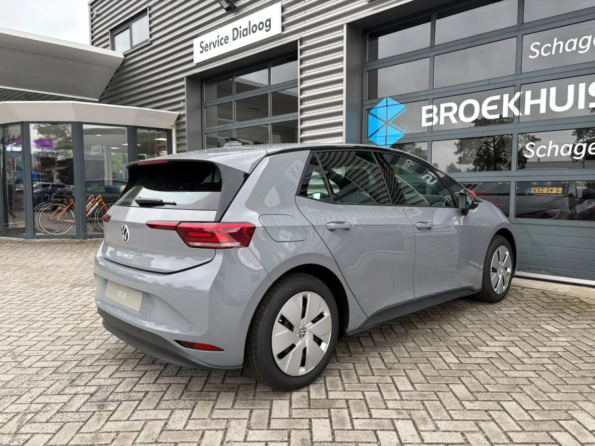 Trend | Automatische afstandsregeling (Adaptive Cruise Control) | Buitenspiegels elektrisch instel-, verwarm- en inklapbaar | Koplampverlichting LED