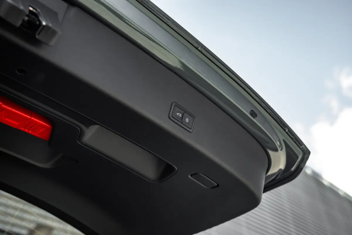 S edition | Adaptive cruise control | Audi sound system | Cruise control