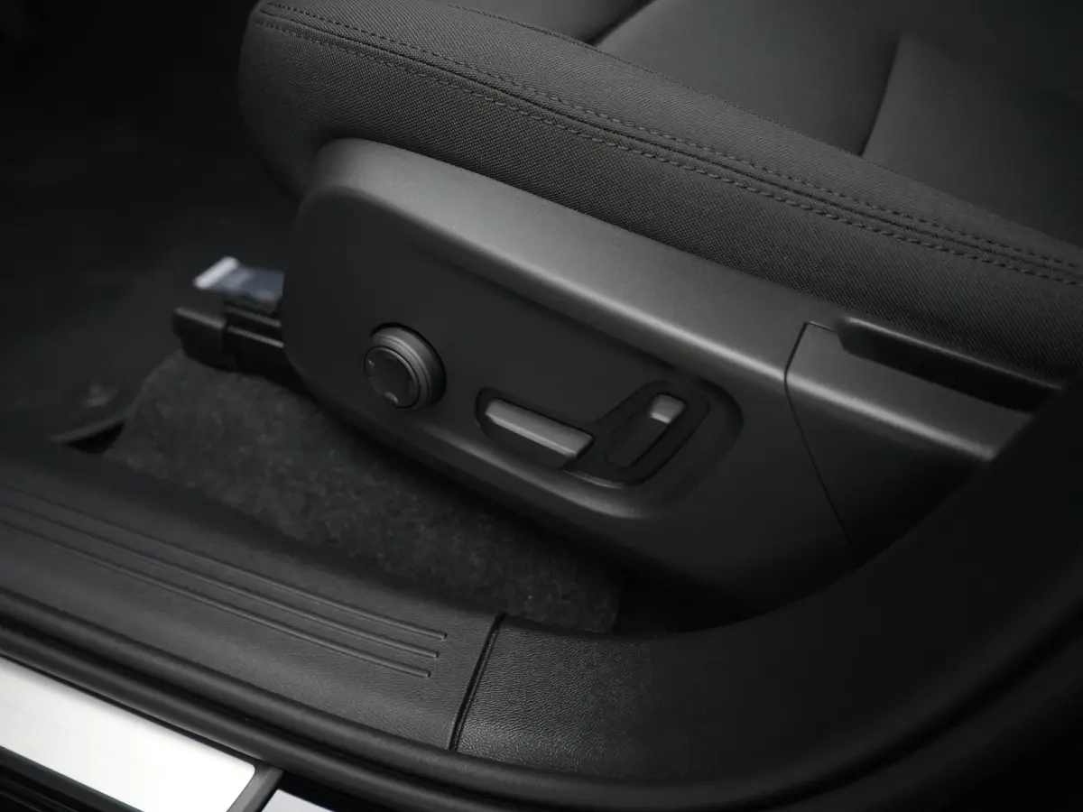 Single Extended Plus Black Edition Europa 82 kWh | Panoramadak | Harman/Kardon | Elek stoelen | Camera | Adaptive Cruise | BLIS