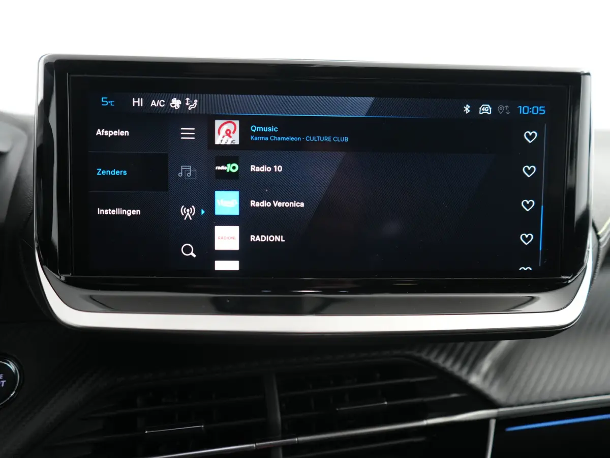 GT | Armsteunen op de voorportieren bekleed met kunstleder met groen sierstiksel (GT-Line) | Climate Control | Dashboard en deurpanelen in kunststof met carboneffect