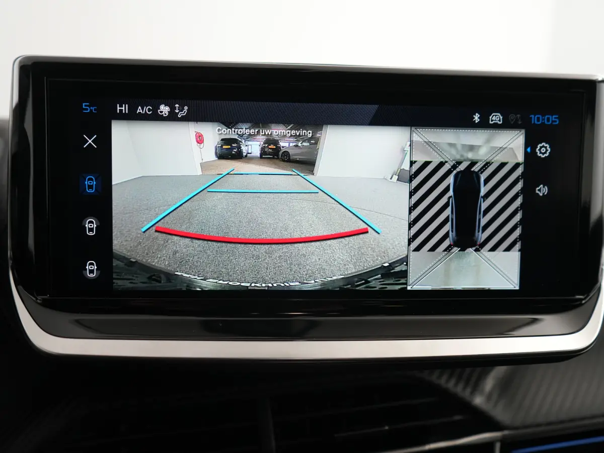 GT | Armsteunen op de voorportieren bekleed met kunstleder met groen sierstiksel (GT-Line) | Climate Control | Dashboard en deurpanelen in kunststof met carboneffect