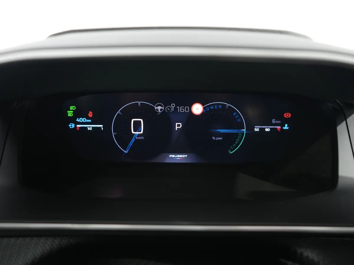 GT | Armsteunen op de voorportieren bekleed met kunstleder met groen sierstiksel (GT-Line) | Climate Control | Dashboard en deurpanelen in kunststof met carboneffect