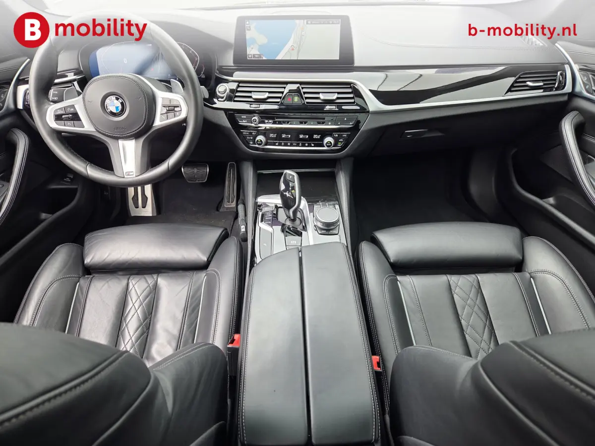 530i High Executive M-Sport 'Almadinbraun' Head-Up Trekhaak NL Auto! | Panoramadak | Achteruitrijcamera | Comfortstoelen | Stoelverwarming
