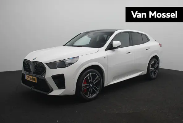 sDrive20i Launch Edition | M Sportpakket | Panoramadak | Apple Carplay/Android Auto | Elek. Trekhaak | Alarm klasse 5 | Adaptieve LED Koplampen | Sfeerverlichting |