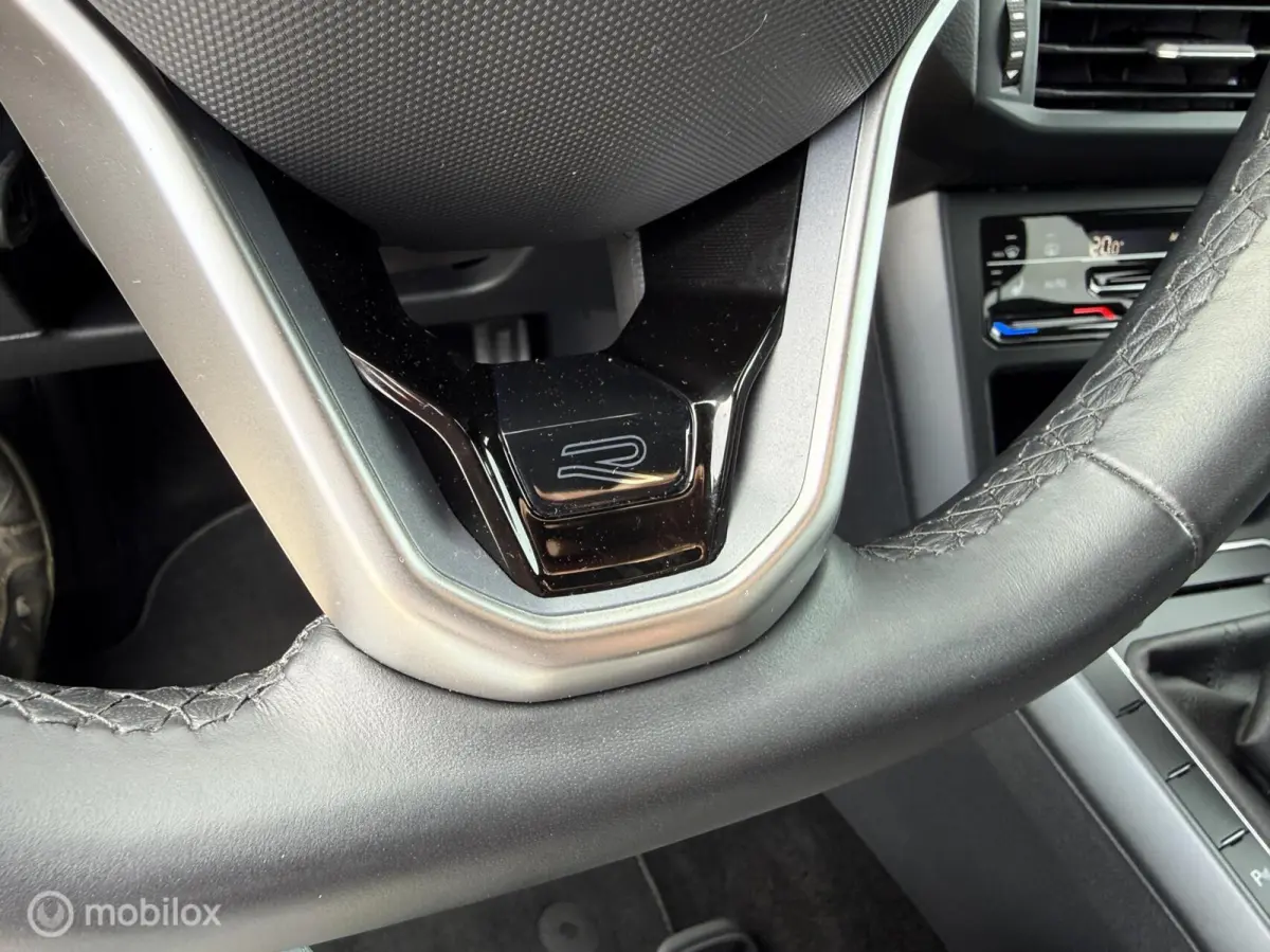 1.0 TSI R-Line Business / CarPlay / Camera