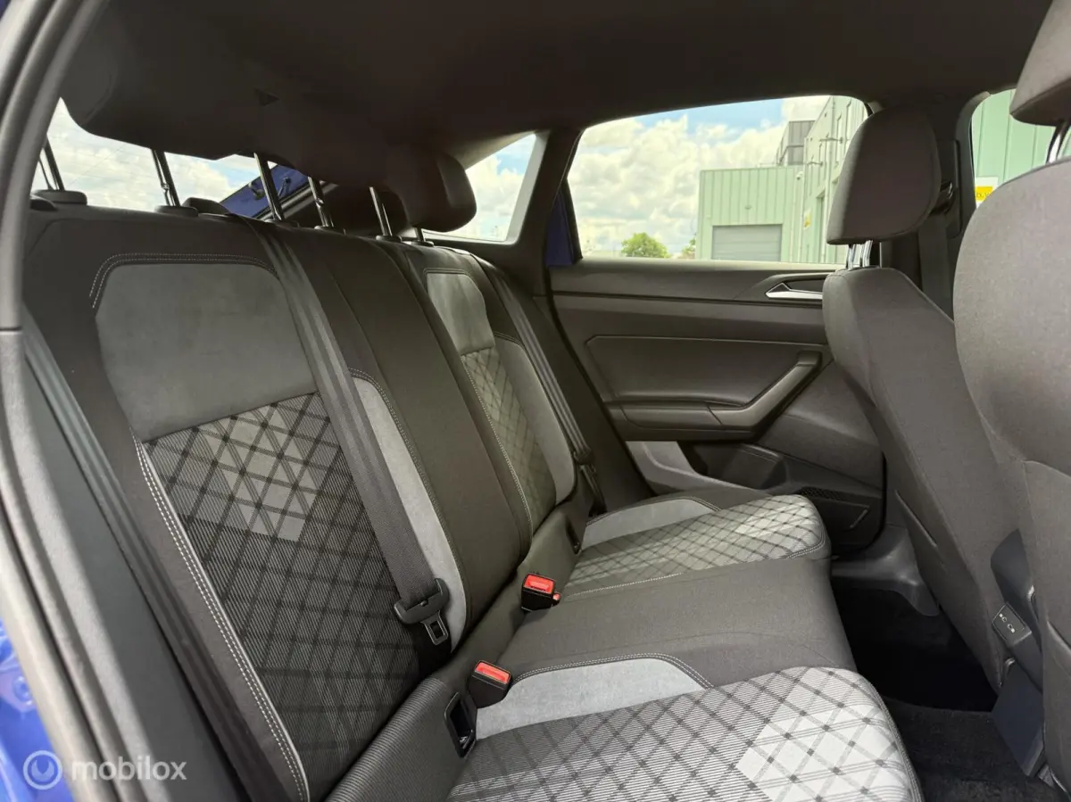 1.0 TSI R-Line Business / CarPlay / Camera