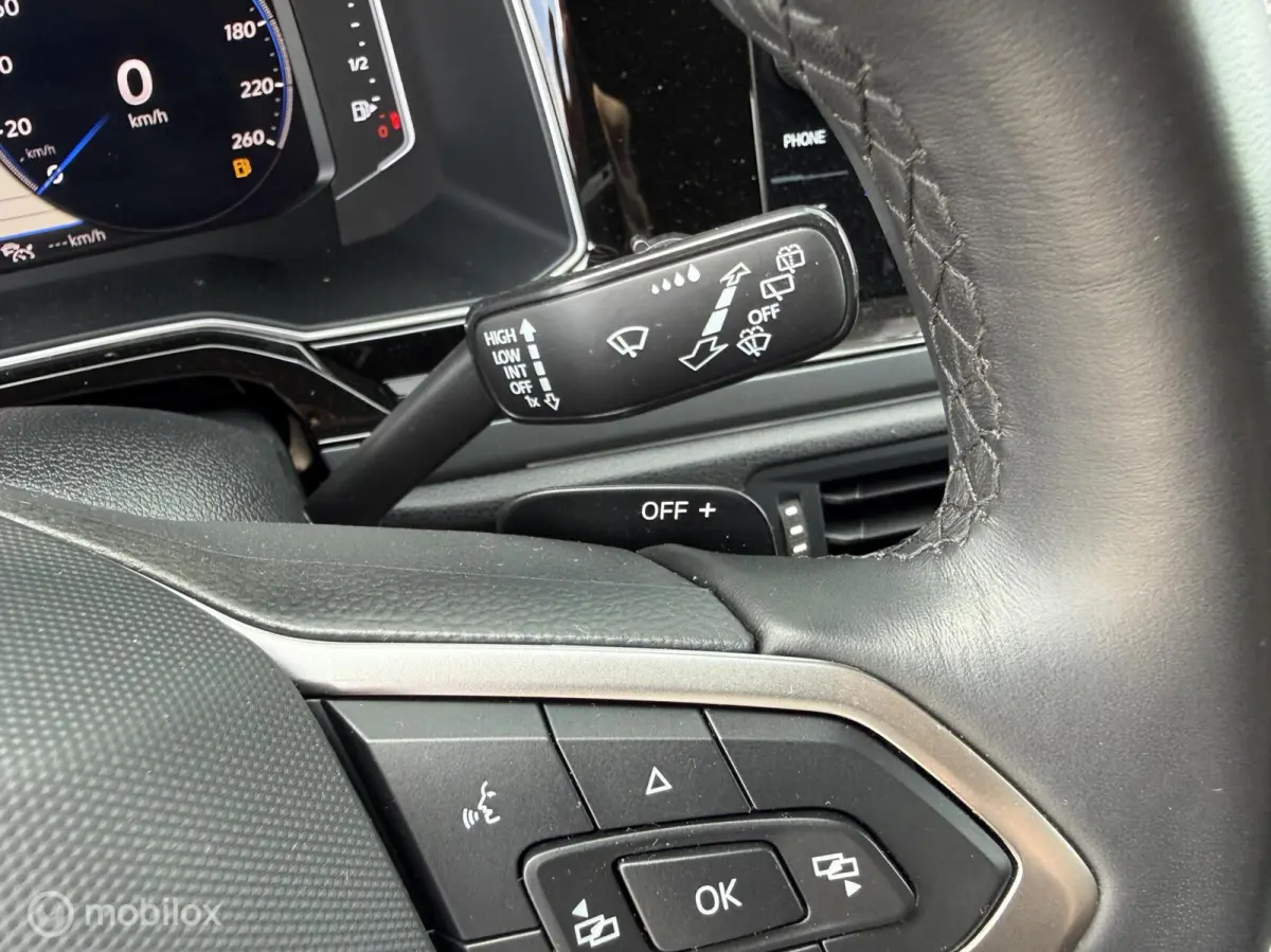 1.0 TSI R-Line Business / CarPlay / Camera