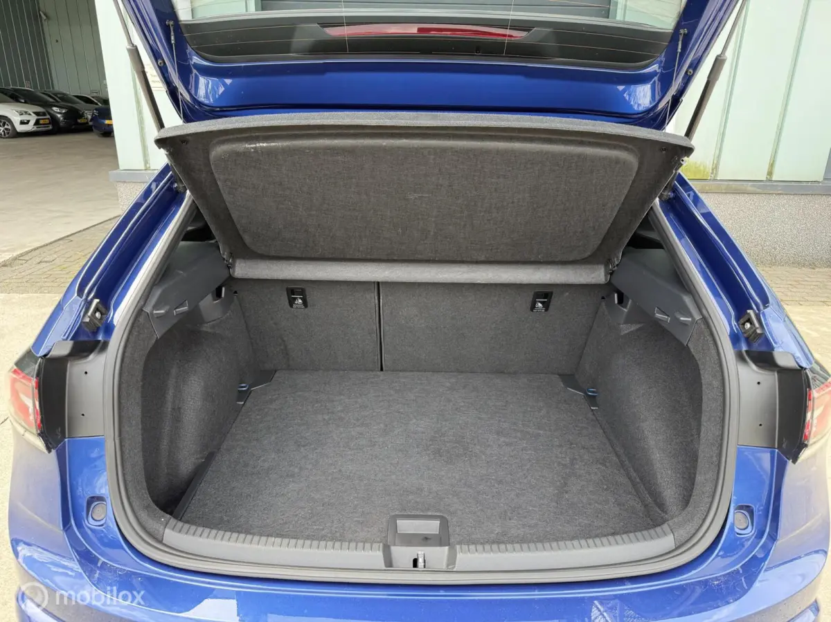 1.0 TSI R-Line Business / CarPlay / Camera