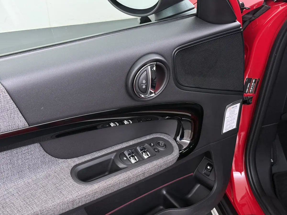 1.5 Cooper ALL4 VAN:26.900,- VOOR:23.330,- UW HERFSTVOORDEEL:3.570,- RIJKLAARPRIJS INC. 12 MND BOVAG GARANTIE | SPORTSTOELEN | AFN. TREKHAAK | 4X4 | STOELVERWARMING|