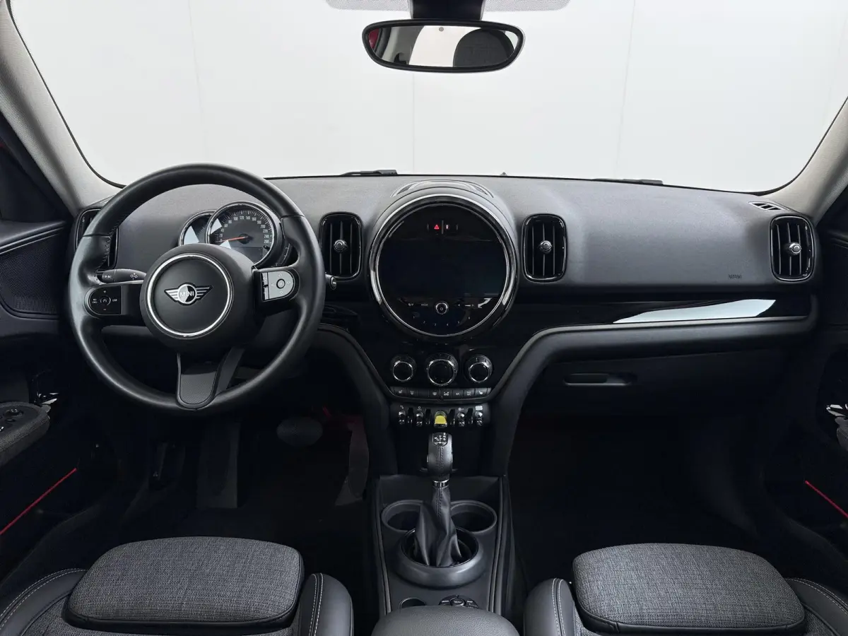 1.5 Cooper ALL4 VAN:26.900,- VOOR:23.330,- UW HERFSTVOORDEEL:3.570,- RIJKLAARPRIJS INC. 12 MND BOVAG GARANTIE | SPORTSTOELEN | AFN. TREKHAAK | 4X4 | STOELVERWARMING|