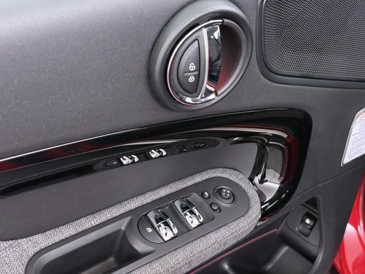 1.5 Cooper ALL4 VAN:26.900,- VOOR:23.330,- UW HERFSTVOORDEEL:3.570,- RIJKLAARPRIJS INC. 12 MND BOVAG GARANTIE | SPORTSTOELEN | AFN. TREKHAAK | 4X4 | STOELVERWARMING|